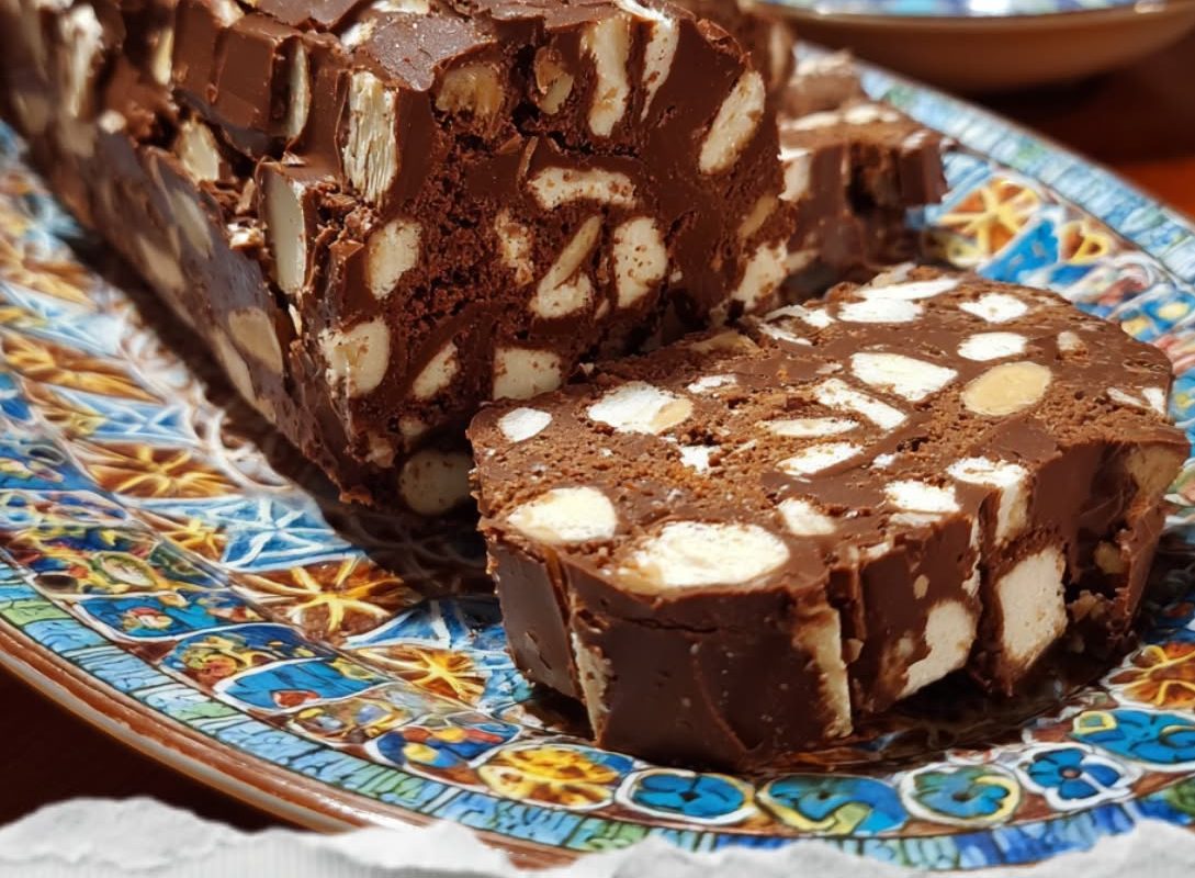 Mosaiko (Greek No-Bake Chocolate Biscuit Cake)