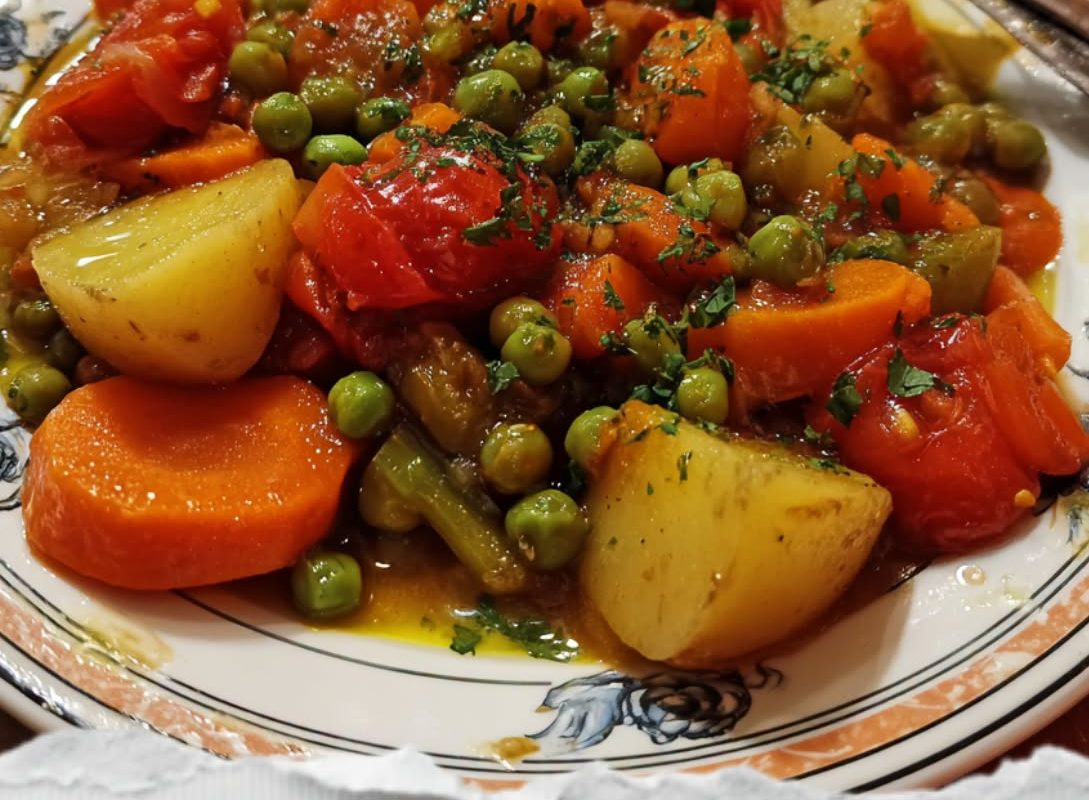 Arakas Laderos (Peas and Carrots Braised in Tomato and Olive Oil)