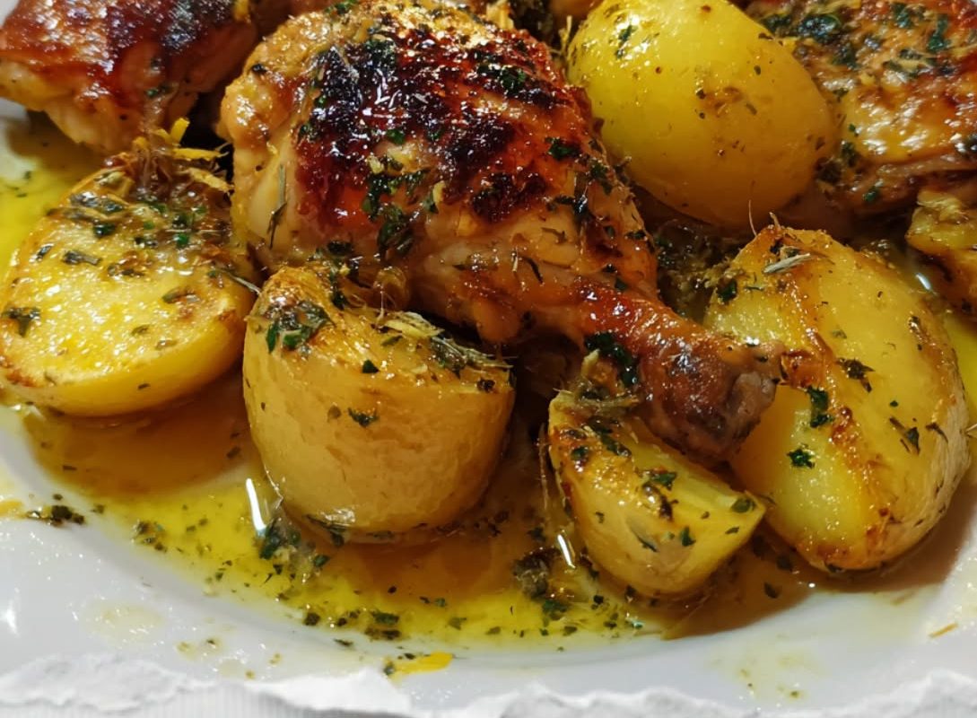 Kotopoulo Lemonato (Greek Lemon Chicken with Potatoes)